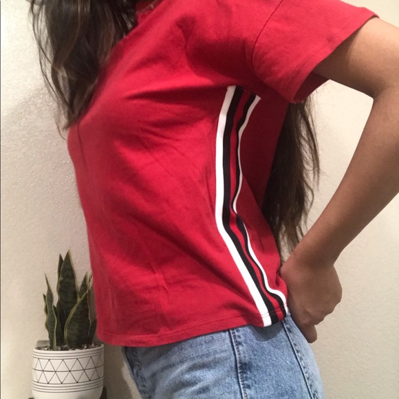 Red tee🦋 - Picture 4 of 6